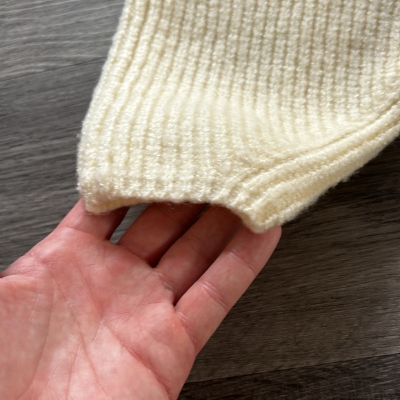 Urban outfitters sweater - Picture 2 of 4